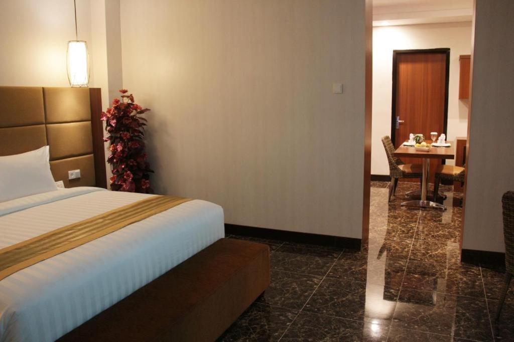 Atrium Premiere Cilacap Exterior photo