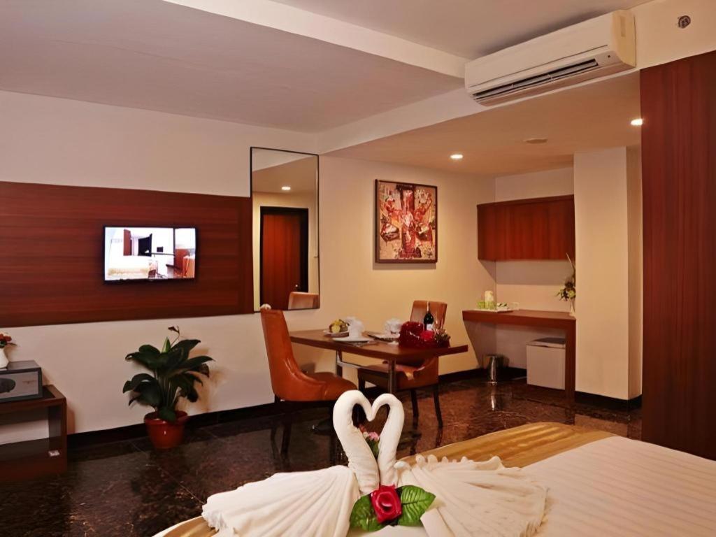 Atrium Premiere Cilacap Exterior photo