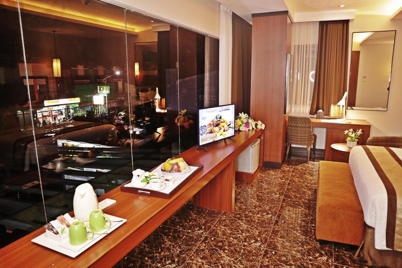 Atrium Premiere Cilacap Exterior photo